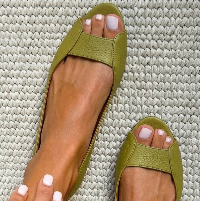 Fionnuala - Chic Comfort Gold Sandals