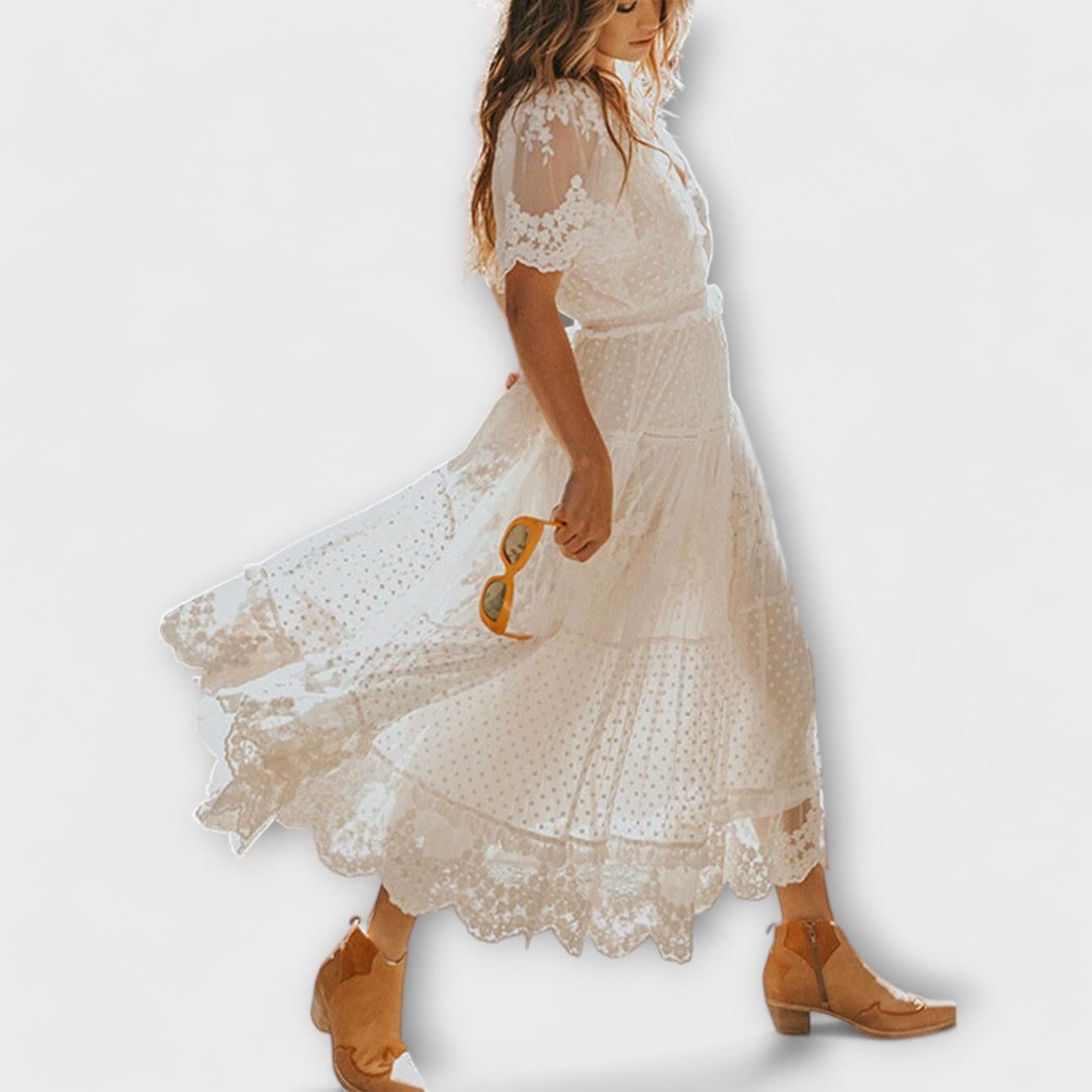 Lacey - Cremefarbenes Maxikleid mit Spitze und V-Ausschnitt