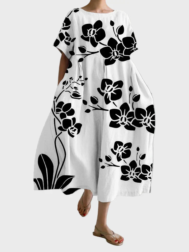 Weisses Kleid mit schwarzen Blüten
