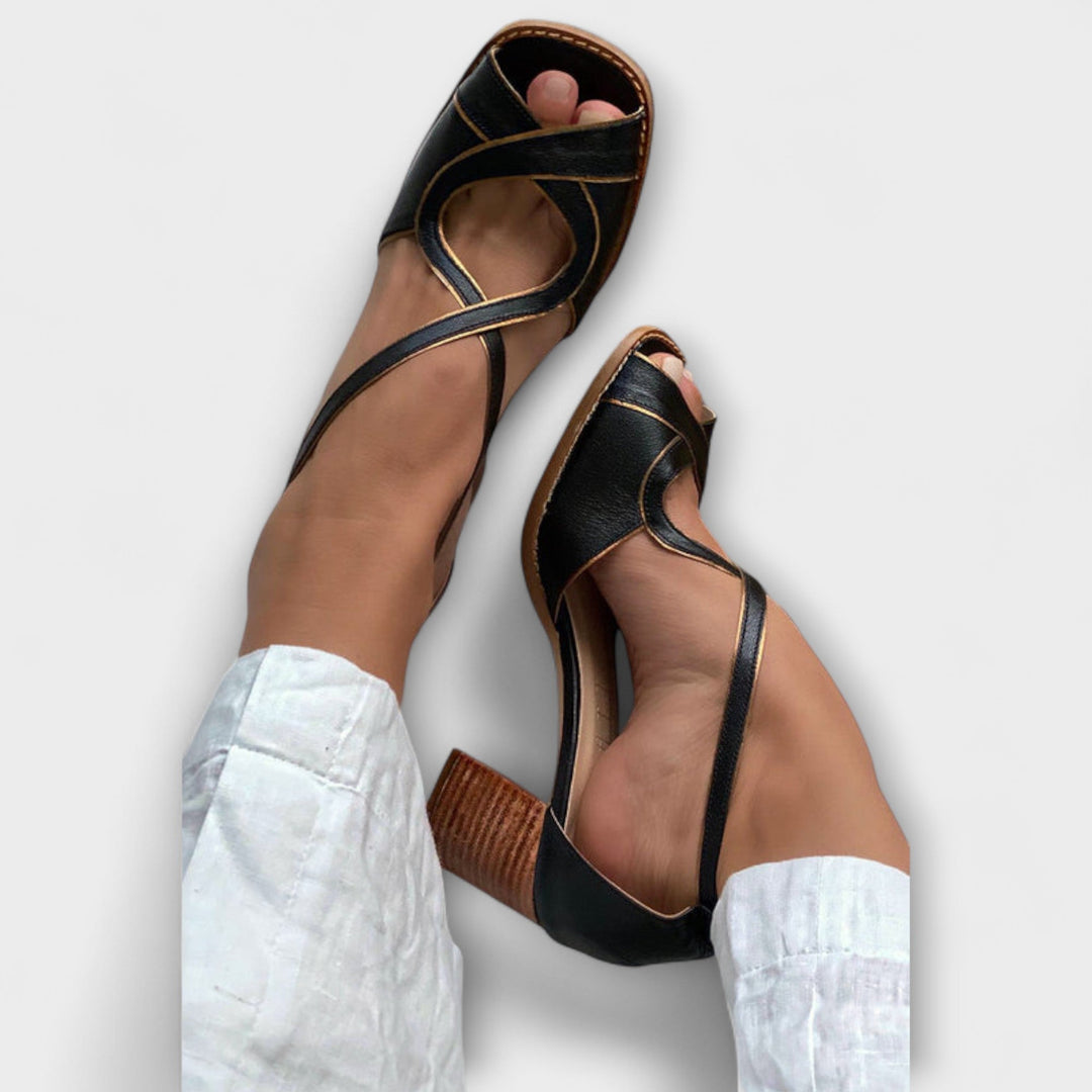 Mareike - Escarpins Noirs à Brides Croisées