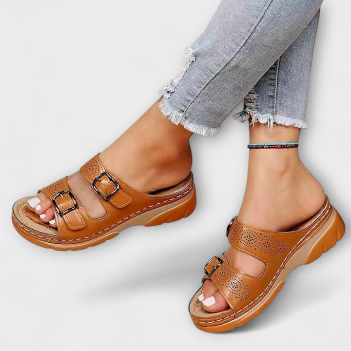 Gertrud - Mules en Cuir à Boucles