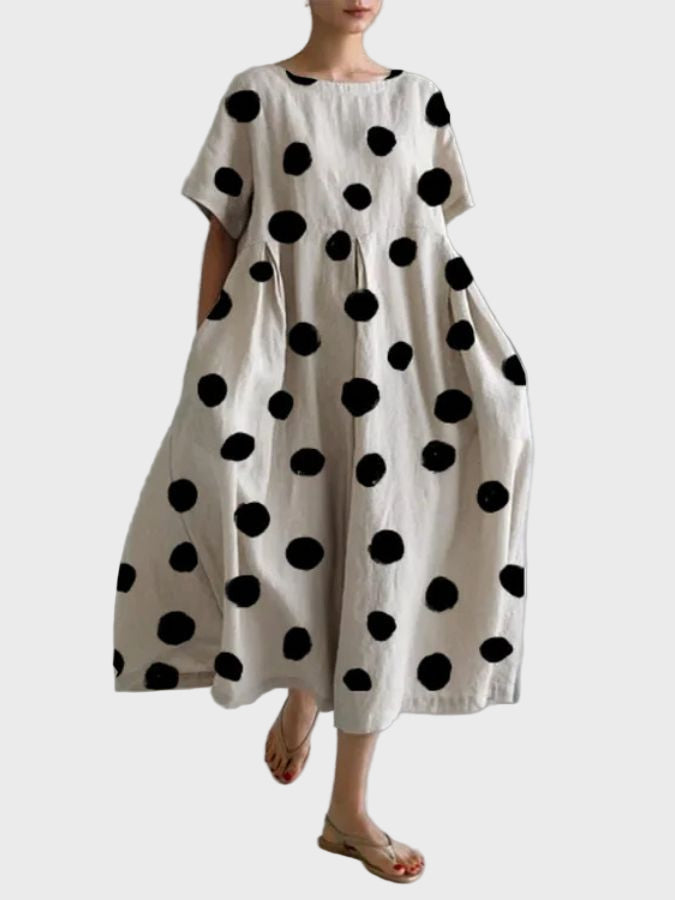 Weisses Kleid mit schwarzen Punkten