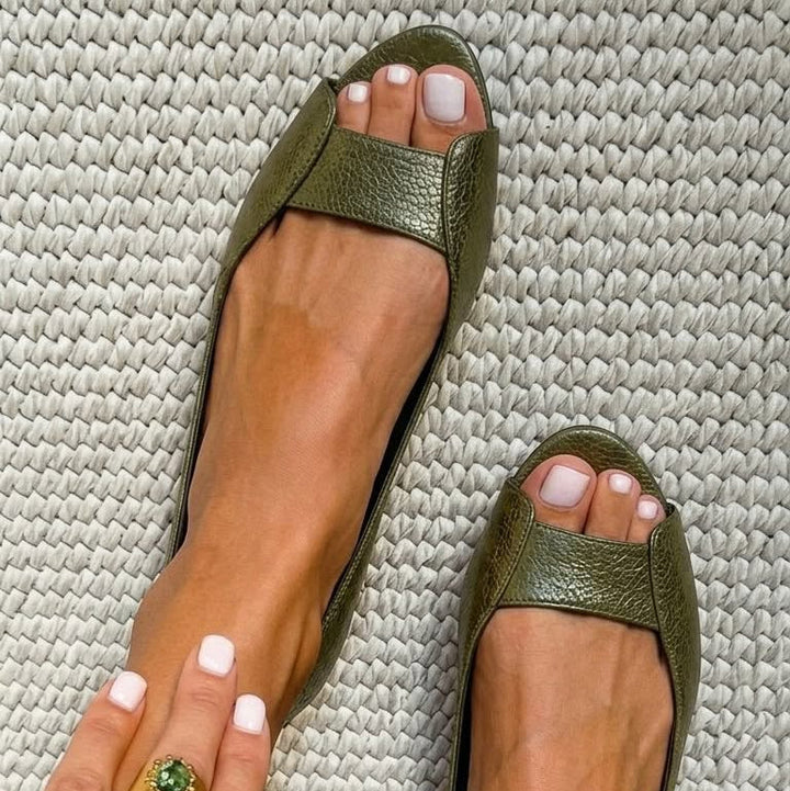 Fionnuala - Chic Comfort Gold Sandals